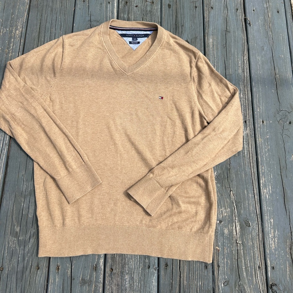 Tommy Hilfiger VNeck Sweater